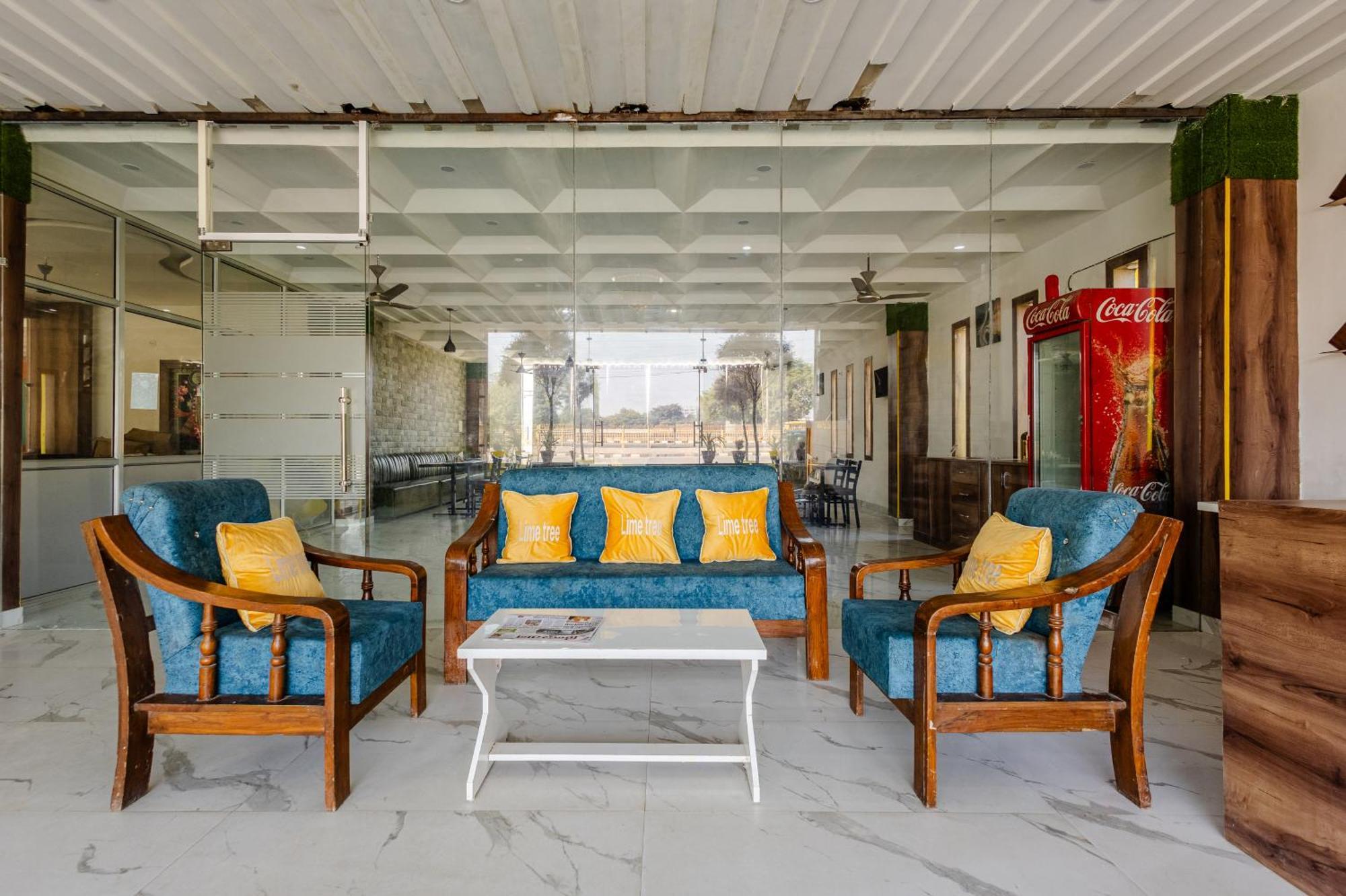 Lime Tree Hotel And Banquet Vrindāvan Dış mekan fotoğraf