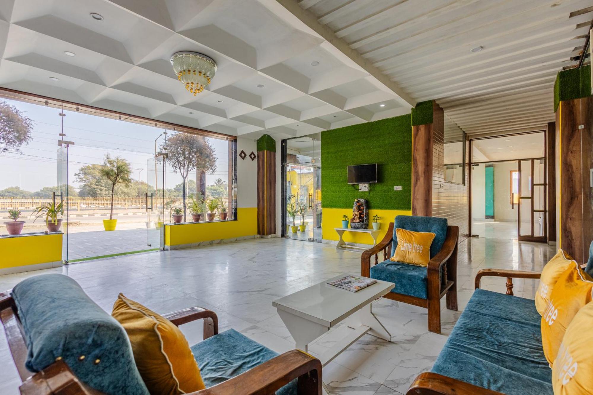 Lime Tree Hotel And Banquet Vrindāvan Dış mekan fotoğraf