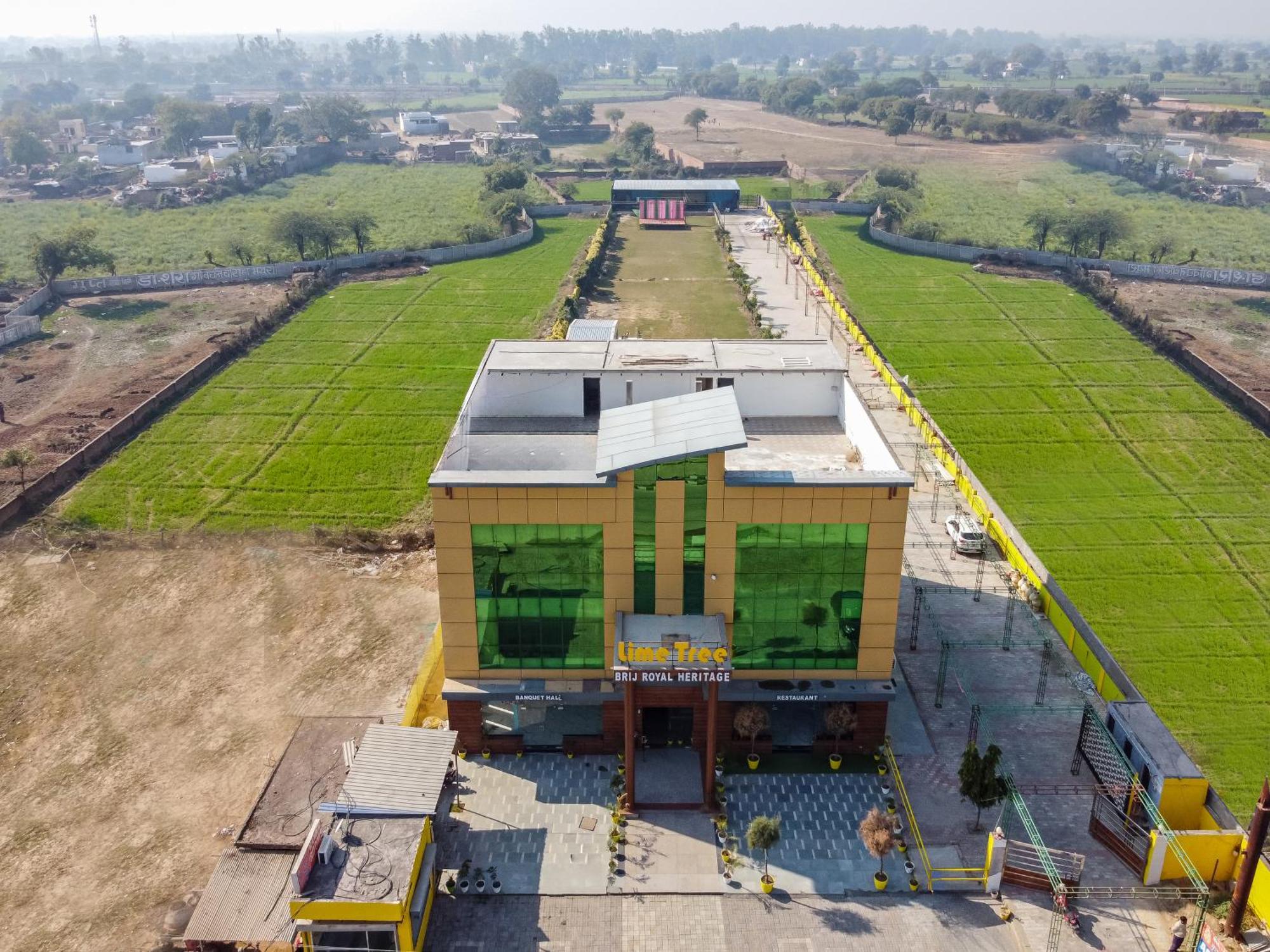 Lime Tree Hotel And Banquet Vrindāvan Dış mekan fotoğraf