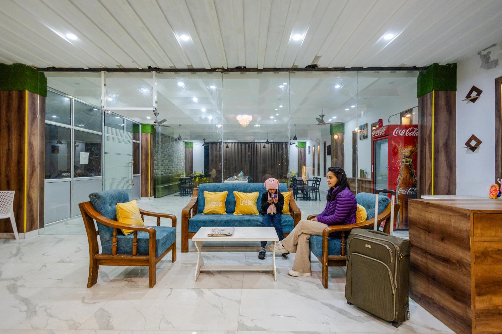 Lime Tree Hotel And Banquet Vrindāvan Dış mekan fotoğraf