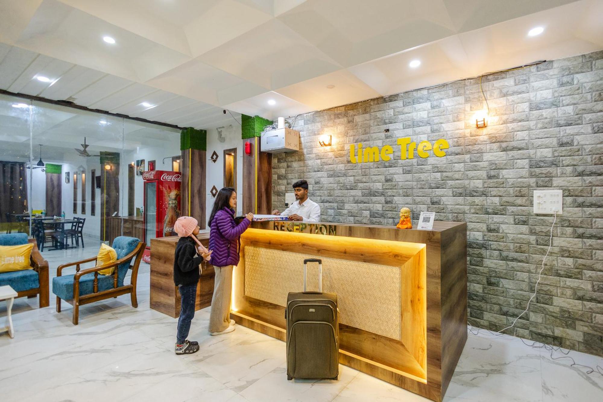 Lime Tree Hotel And Banquet Vrindāvan Dış mekan fotoğraf