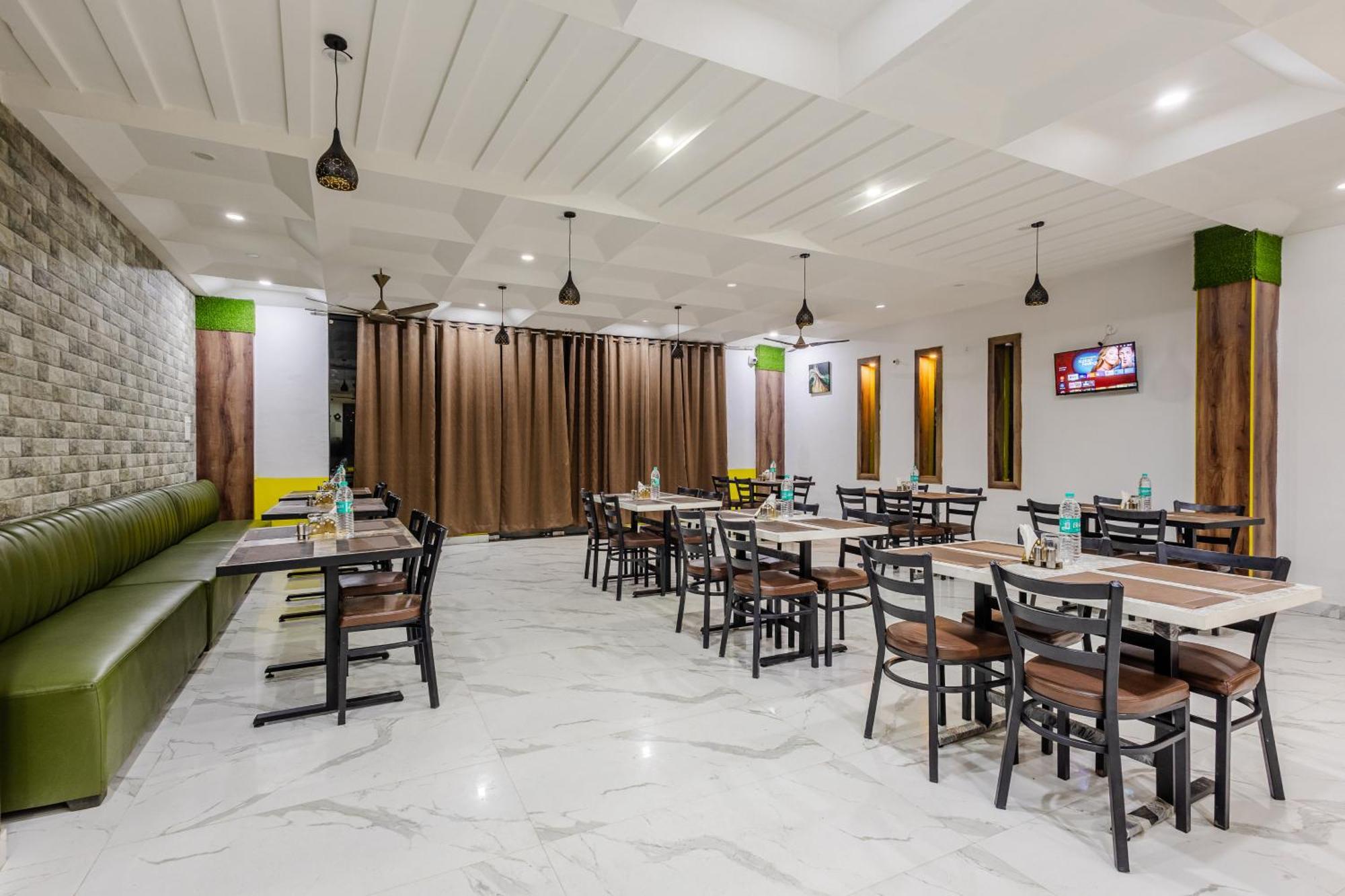 Lime Tree Hotel And Banquet Vrindāvan Dış mekan fotoğraf