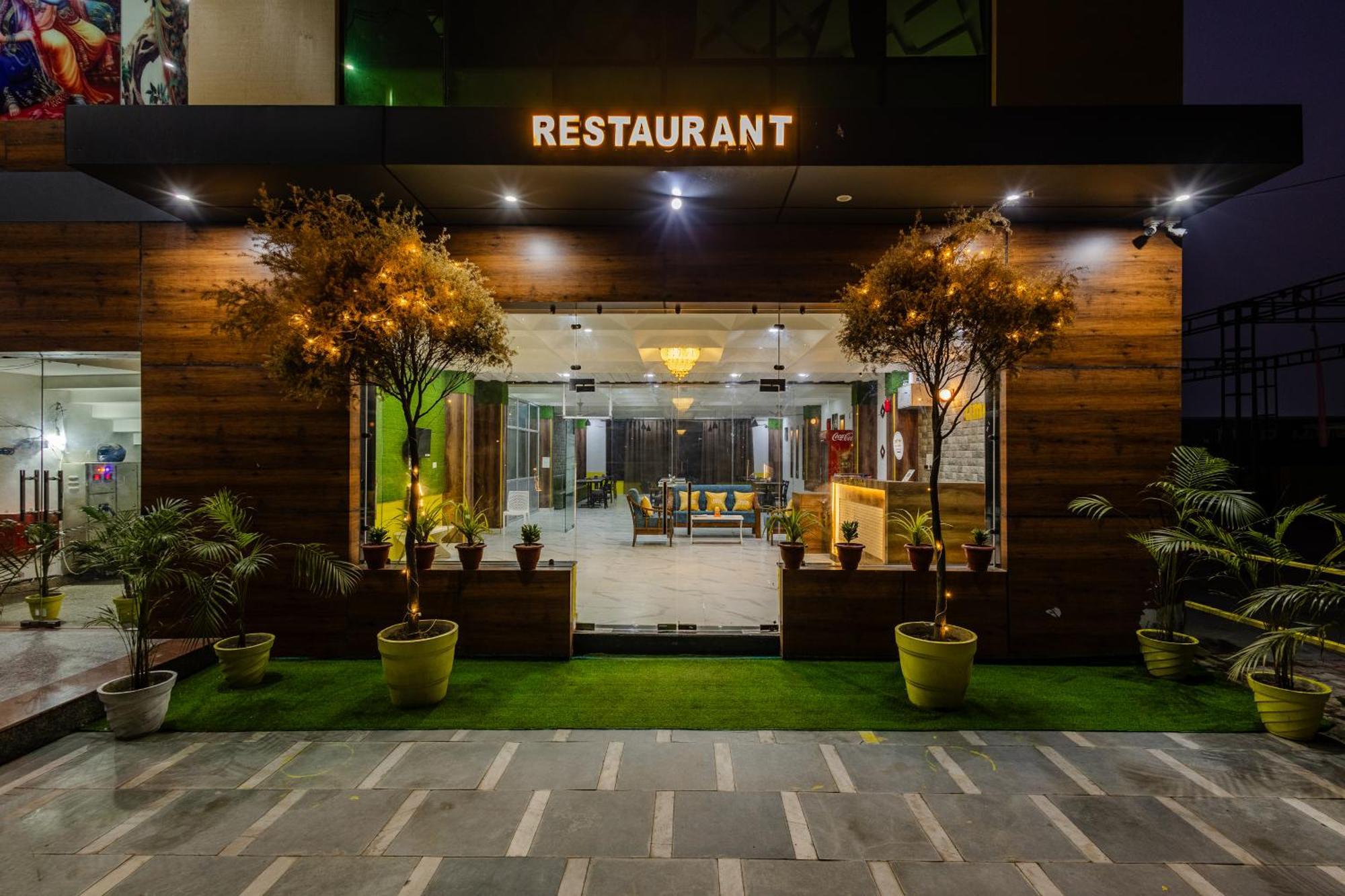 Lime Tree Hotel And Banquet Vrindāvan Dış mekan fotoğraf