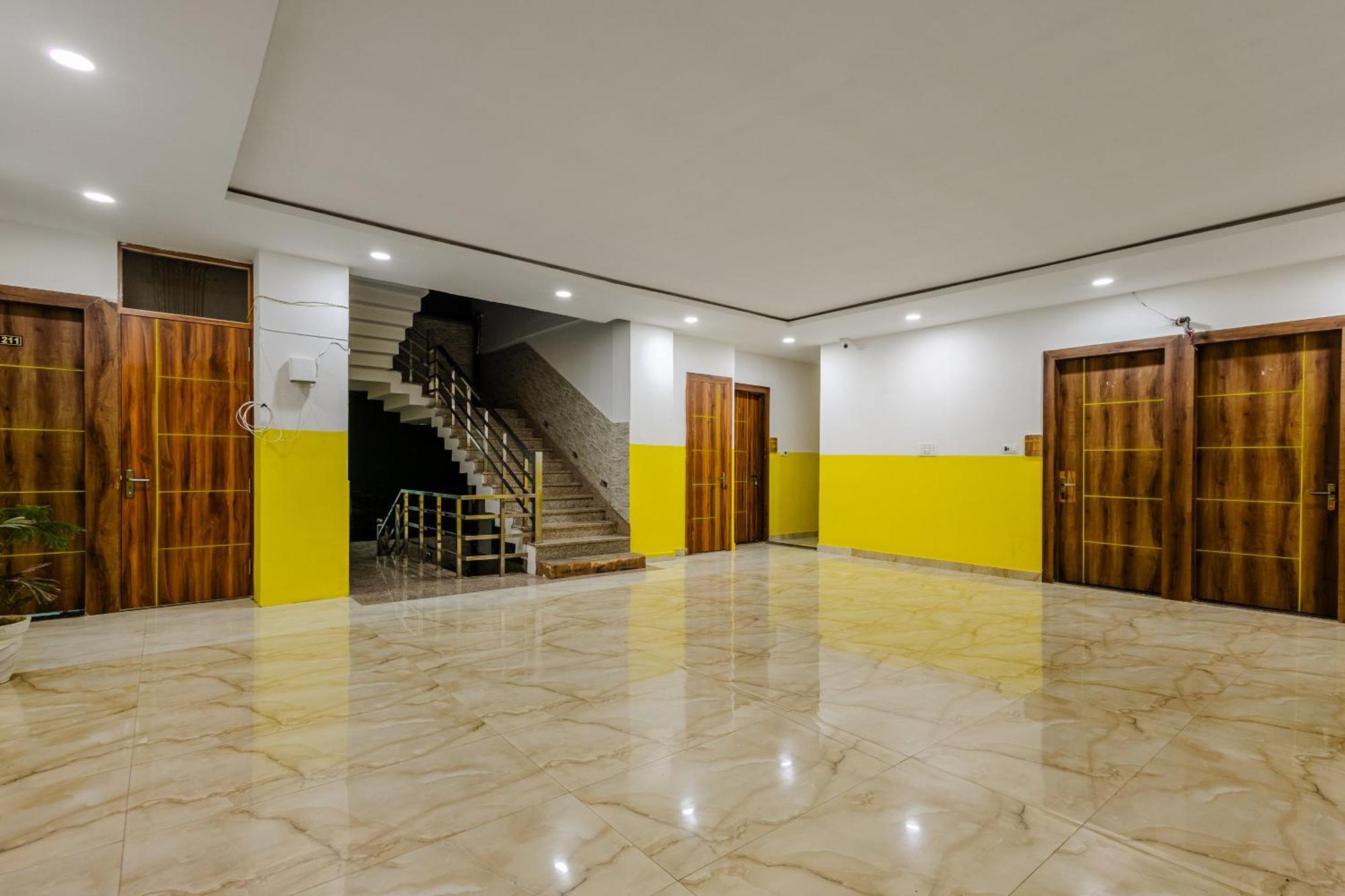 Lime Tree Hotel And Banquet Vrindāvan Dış mekan fotoğraf