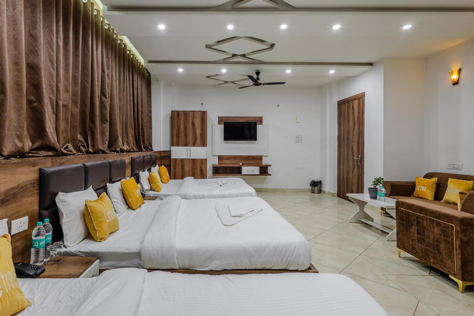 Lime Tree Hotel And Banquet Vrindāvan Dış mekan fotoğraf