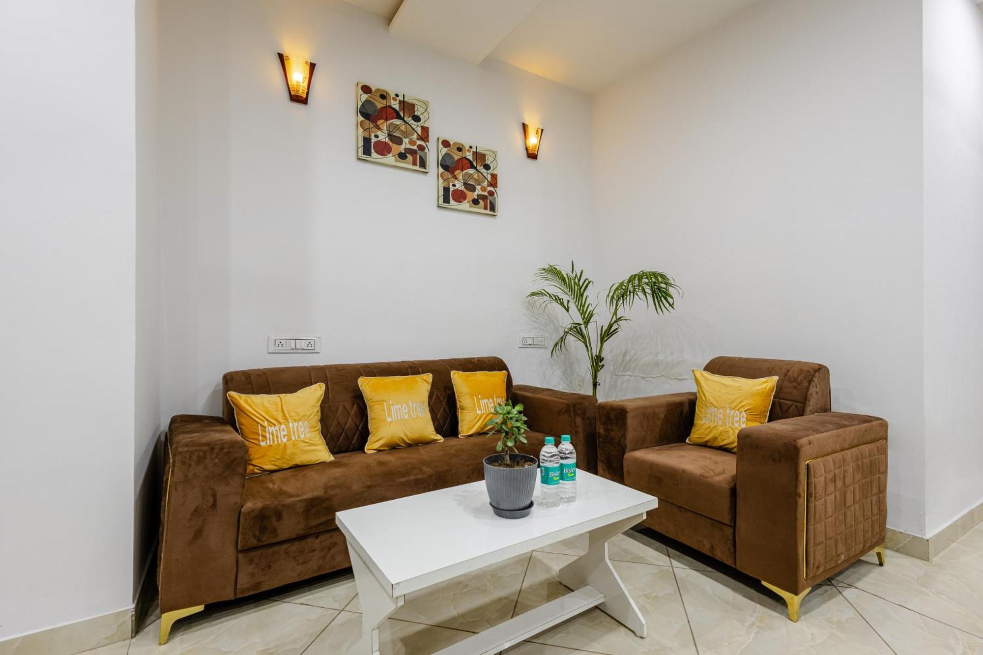 Lime Tree Hotel And Banquet Vrindāvan Dış mekan fotoğraf