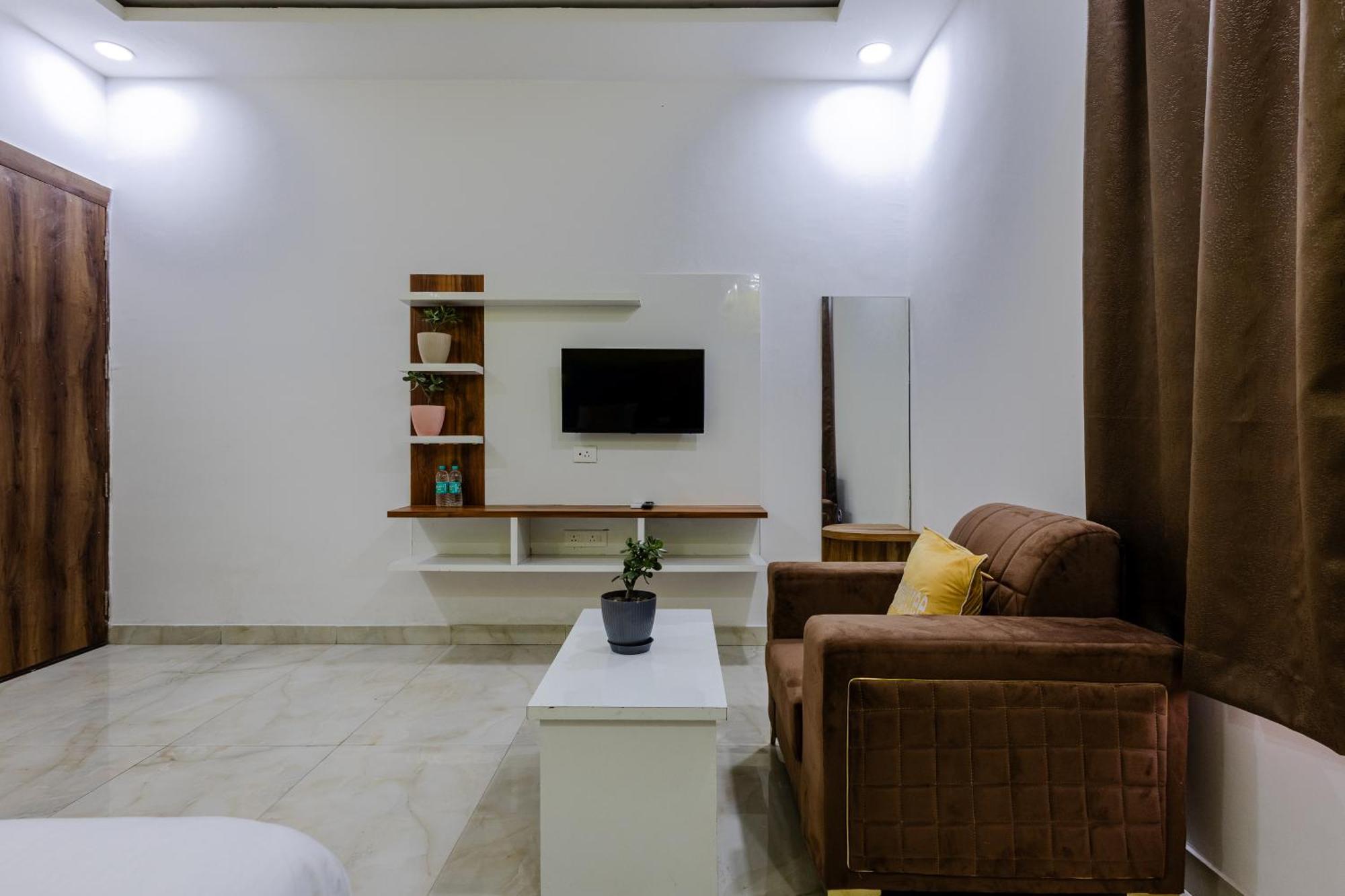 Lime Tree Hotel And Banquet Vrindāvan Dış mekan fotoğraf