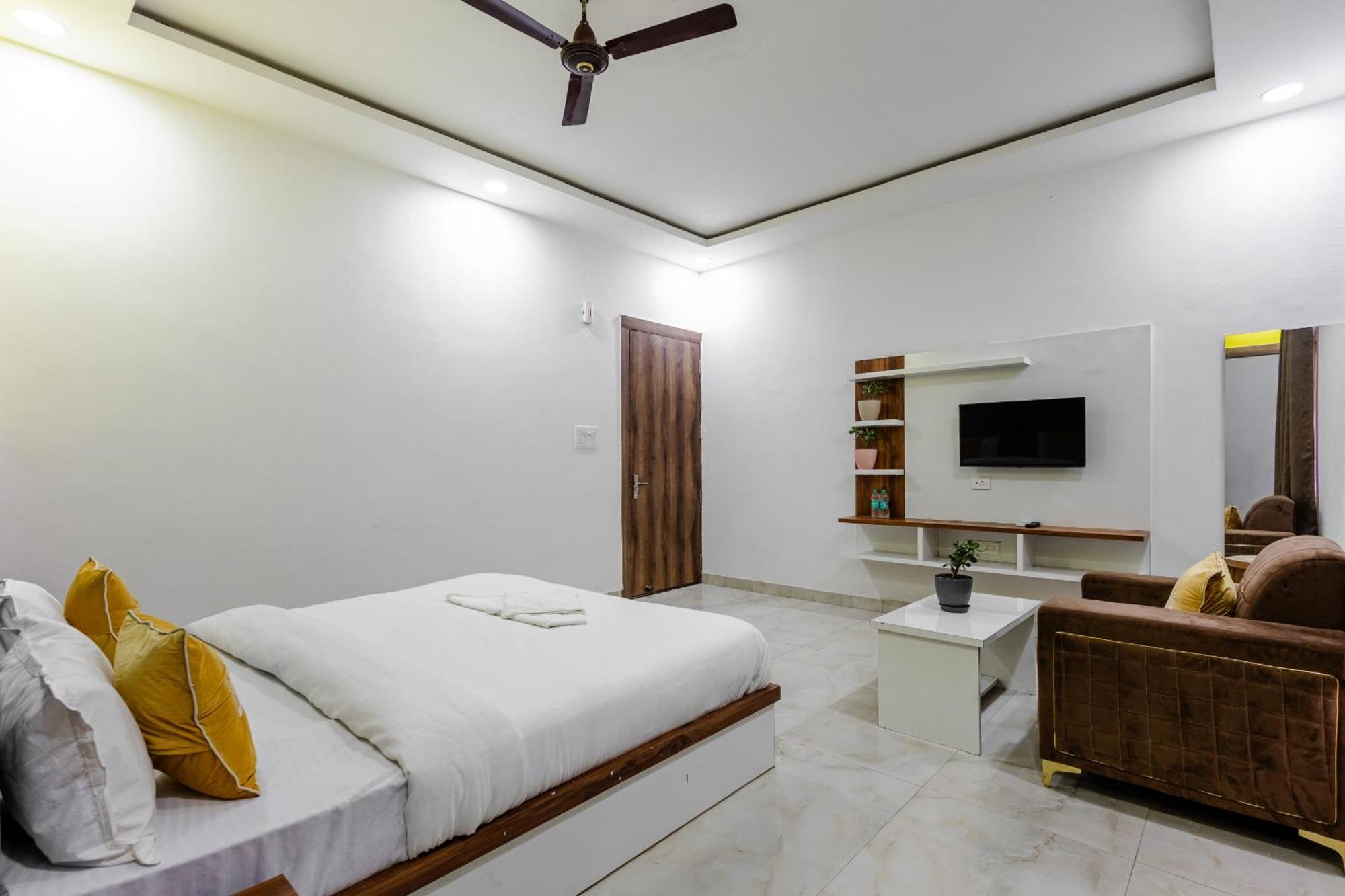 Lime Tree Hotel And Banquet Vrindāvan Dış mekan fotoğraf